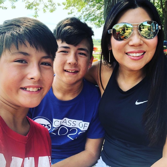 Meet your Posher, Danielle - Picture 2 of 2